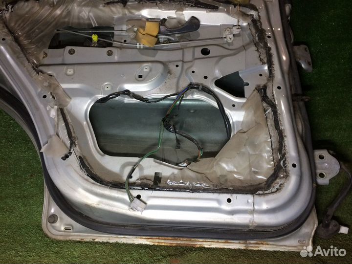 Дверь задняя левая Mitsubishi Lancer CB CD Серебро