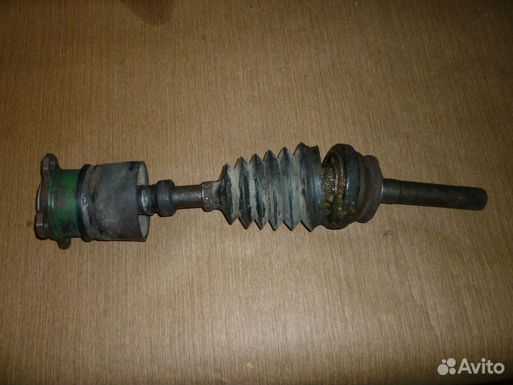 Привод правый Mitsubishi Pajero II 92г 3дв