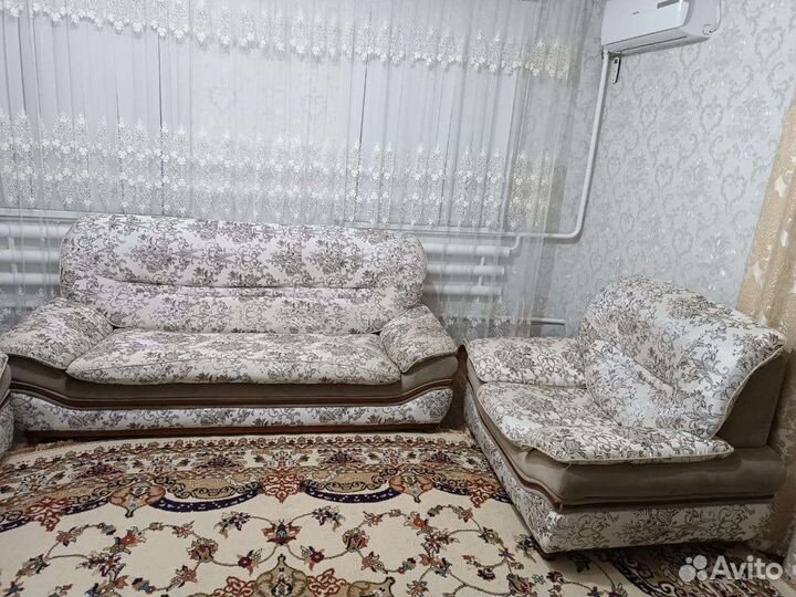 Диван и два кресла