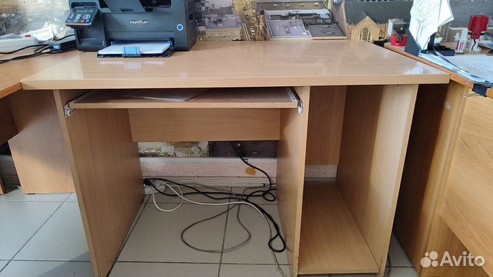Офисная мебель стол