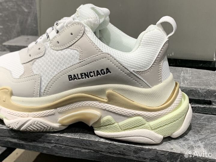 Женские кроссовки Balenciaga Triple S White