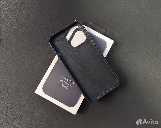 Клип-кейс Apple MagSafe iPhone 13 Pro