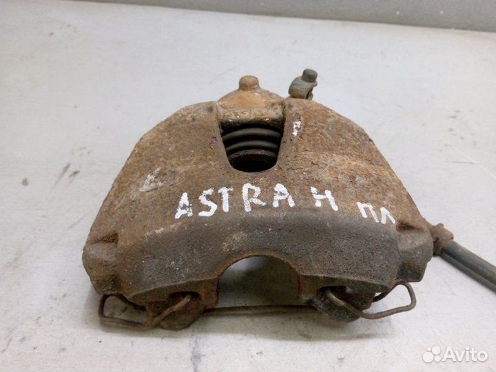 Суппорт передний левый Opel Astra H 2011