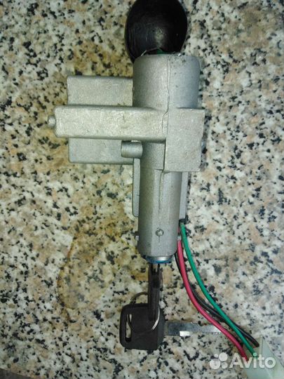 Замок зажигания для скутера