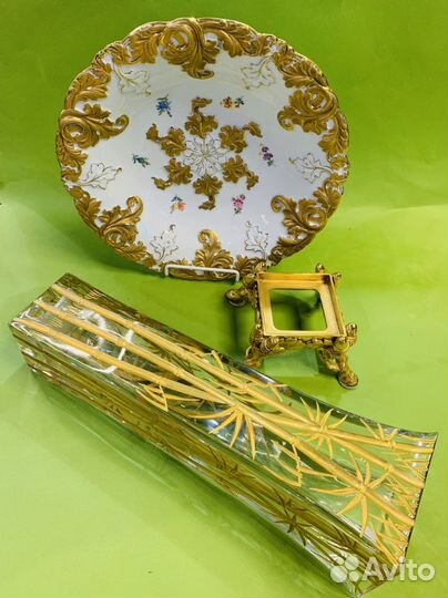 Блюдо с рельефом и позолотой