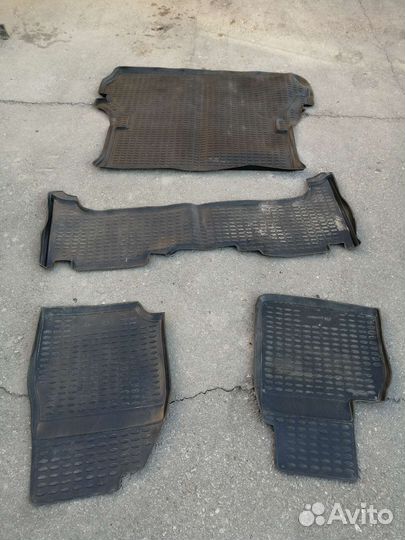 Продам комплект ковриков TLC 100