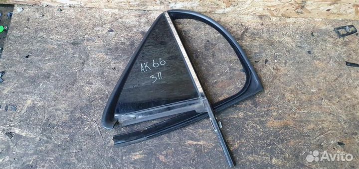 Стекло двери задней правой форточка Cadillac SRX