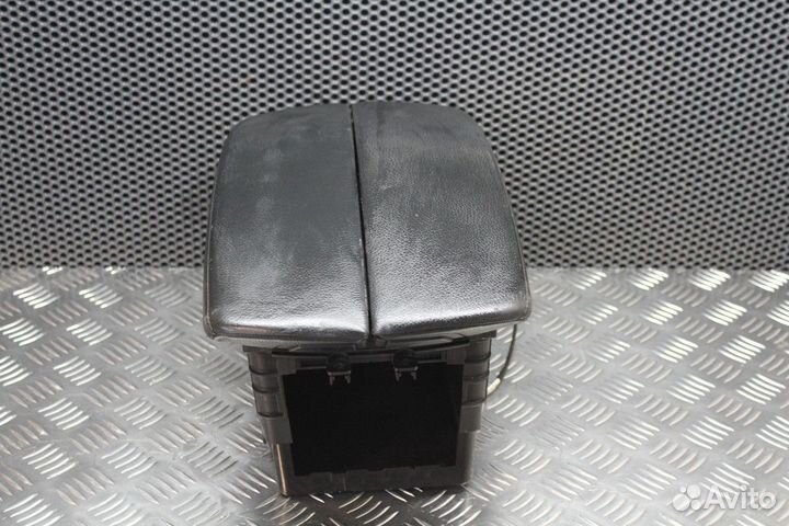 Подлокотник BMW X5 E70