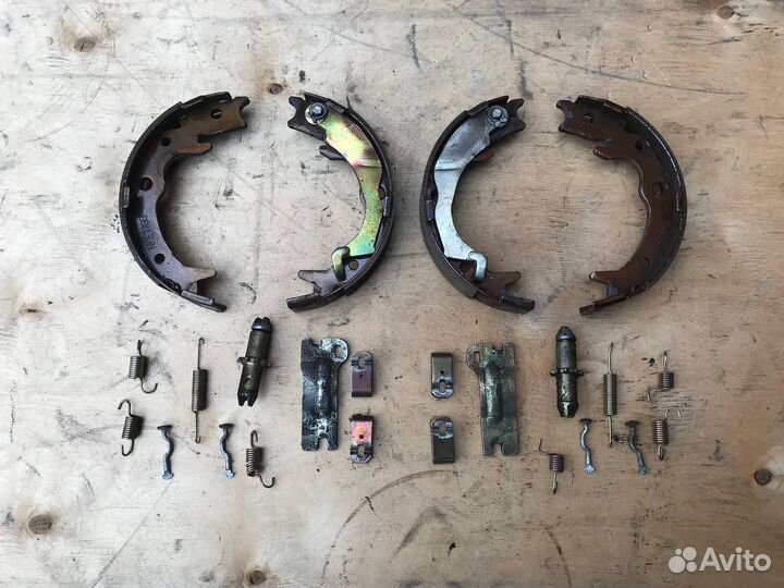 Колодки ручника задние Honda Stepwgn RF4 RF6 RF8