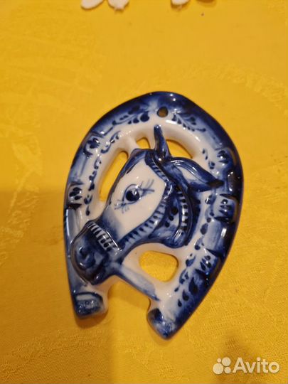 Гжель. Подкова на счастье