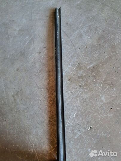 Уплотнитель стекла Volvo S40