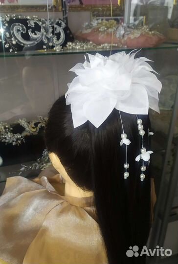 Бант с украшением