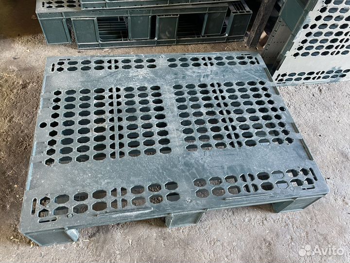 Поддоны (палеты )пластиковые 60-80 см