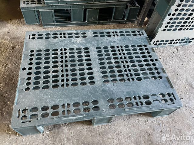 Поддоны (палеты )пластиковые 60-80 см