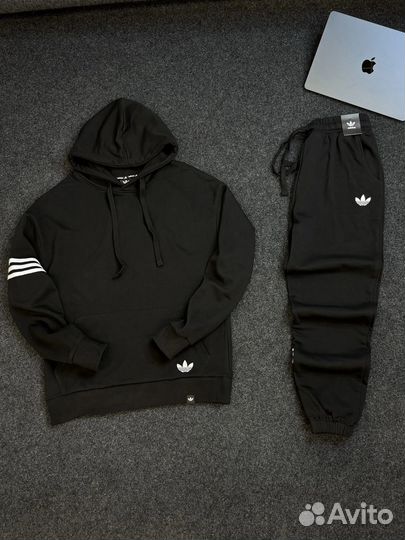 Спортивный костюм adidas