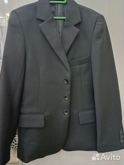 Пиджак и белая рубашка для мальчика первоклассника
