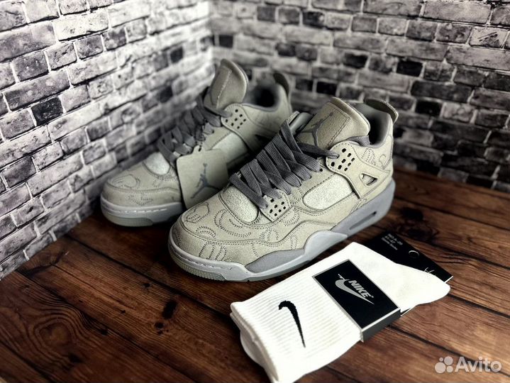 Кроссовки Nike Air Jordan 4 Retro Kaws зимние