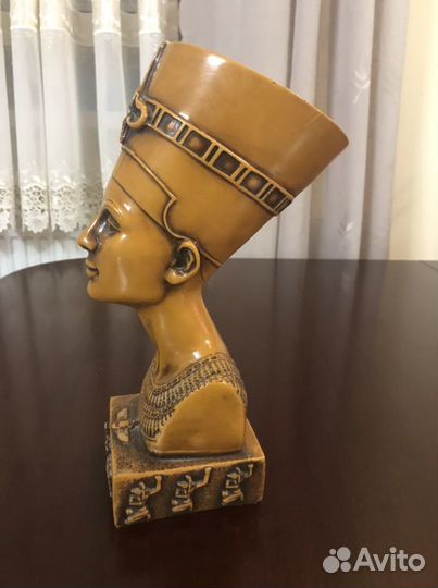 Нефертити бюст. Сувенир из Египта