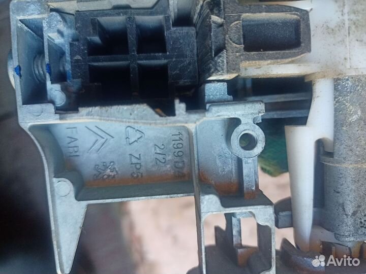 Ручка нaружная двери передняя правая Peugeot Partn