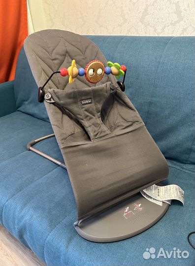 Шезлонг babybjorn с игрушкой оригинал