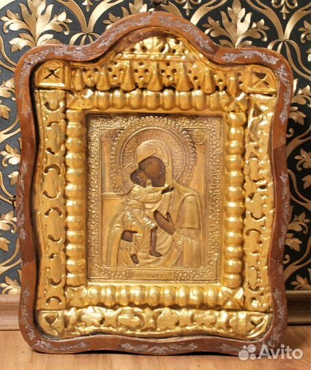 Икона Божией Матери в киоте. Киот *