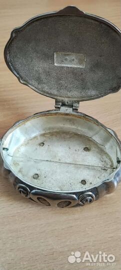 Шкатулка металлическая