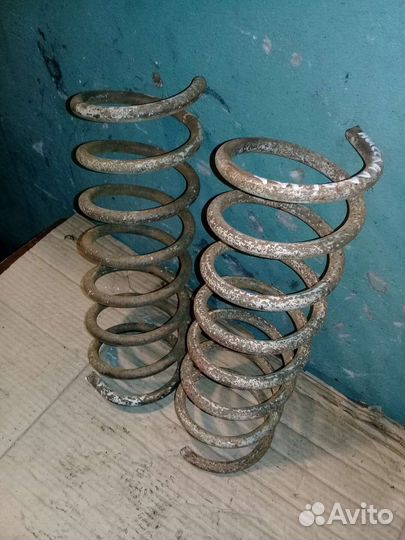 Пружина задняя Nissan AD Y10 1997г