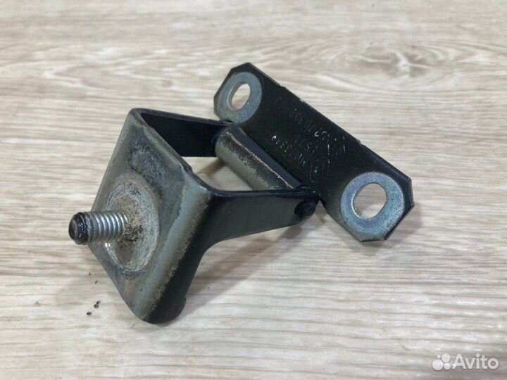 Петля двери багажника Renault Sandero хетчбэк K4M