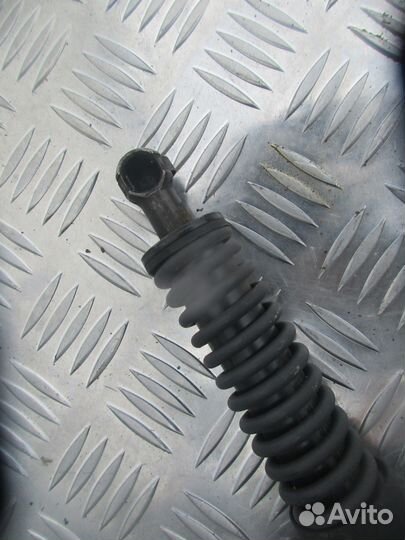 Амортизатор багажника левый Фольксваген Туарег