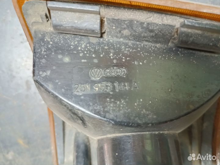 Поворотник volkswagen transporter