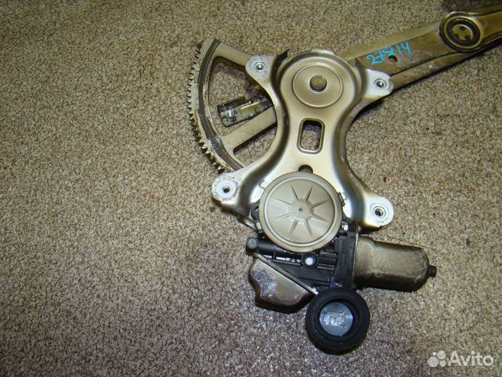 Стеклоподъемник П/Л Toyota Land Cruiser 200