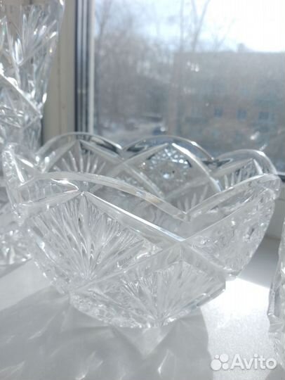 3 вазы из хрусталя, одна красное стекло