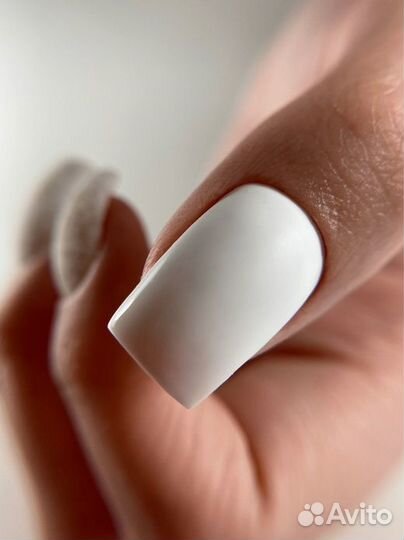 Модель на маникюр и педикюр