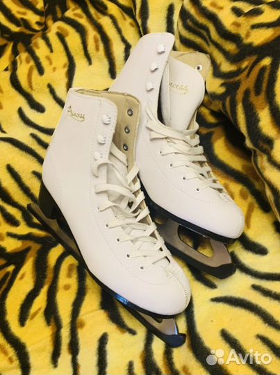 Коньки новые