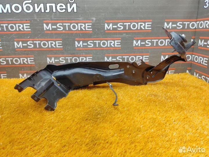 Кронштейн фары передний левый Mercedes-Benz