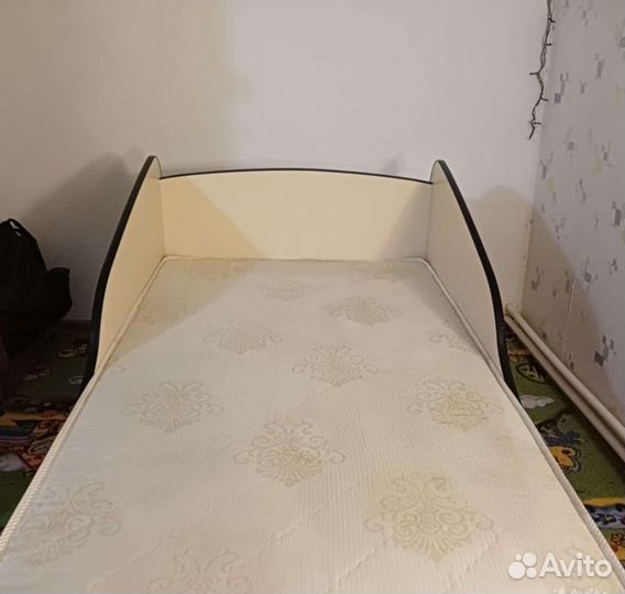 Детская кровать машина с матрасом