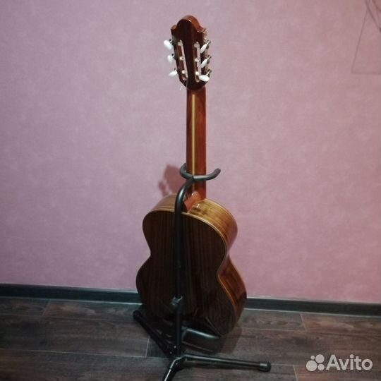 Классическая мастеровая гитара