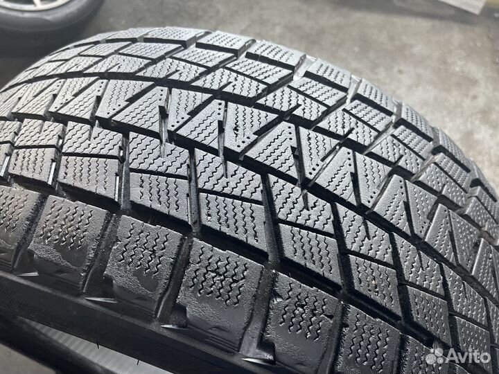 Bridgestone Blizzak DM-V1 275/40 R20 106R