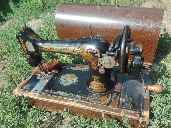 Швейная машинка зингер