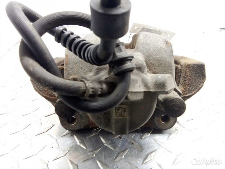 Суппорт передний правый BMW 3-Series F30