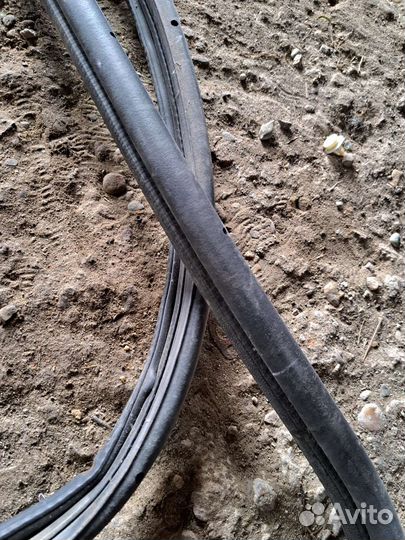 Уплотнитель багажника Volvo S80