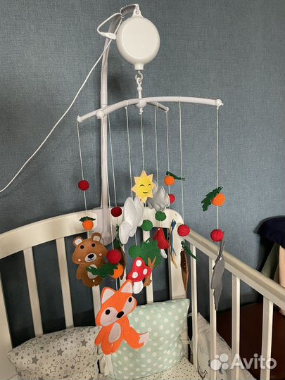 Музыкальный мобиль на кроватку