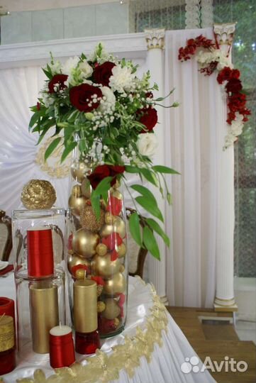 Большая стеклянная ваза