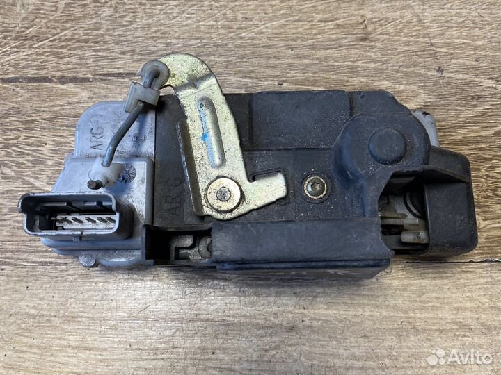 Citroen xsara picasso задний замок двери