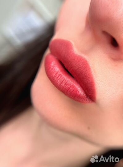 Модель на перманентный макияж век