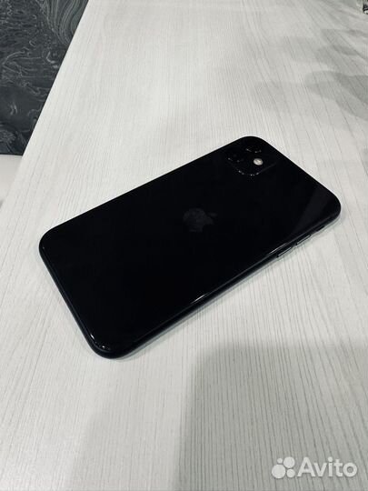 Телефон iPhone 11