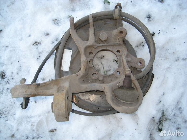 Поворотный кулак Toyota avensis 250