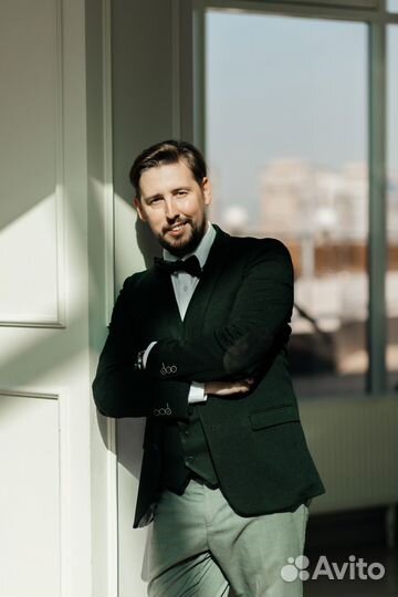 Ведущий ра свадьбу, тяжелый дым и снег в подарок