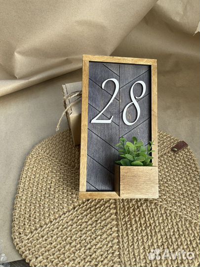 Номер на дверь с зеленью