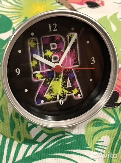 Часы с о. Ибица, металлические